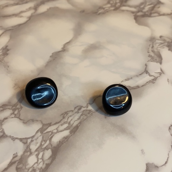 Button earrings - Picture 2 of 2